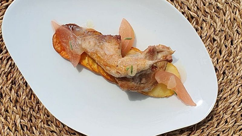 Receta de codorniz con pera en alm�bar de Arnau