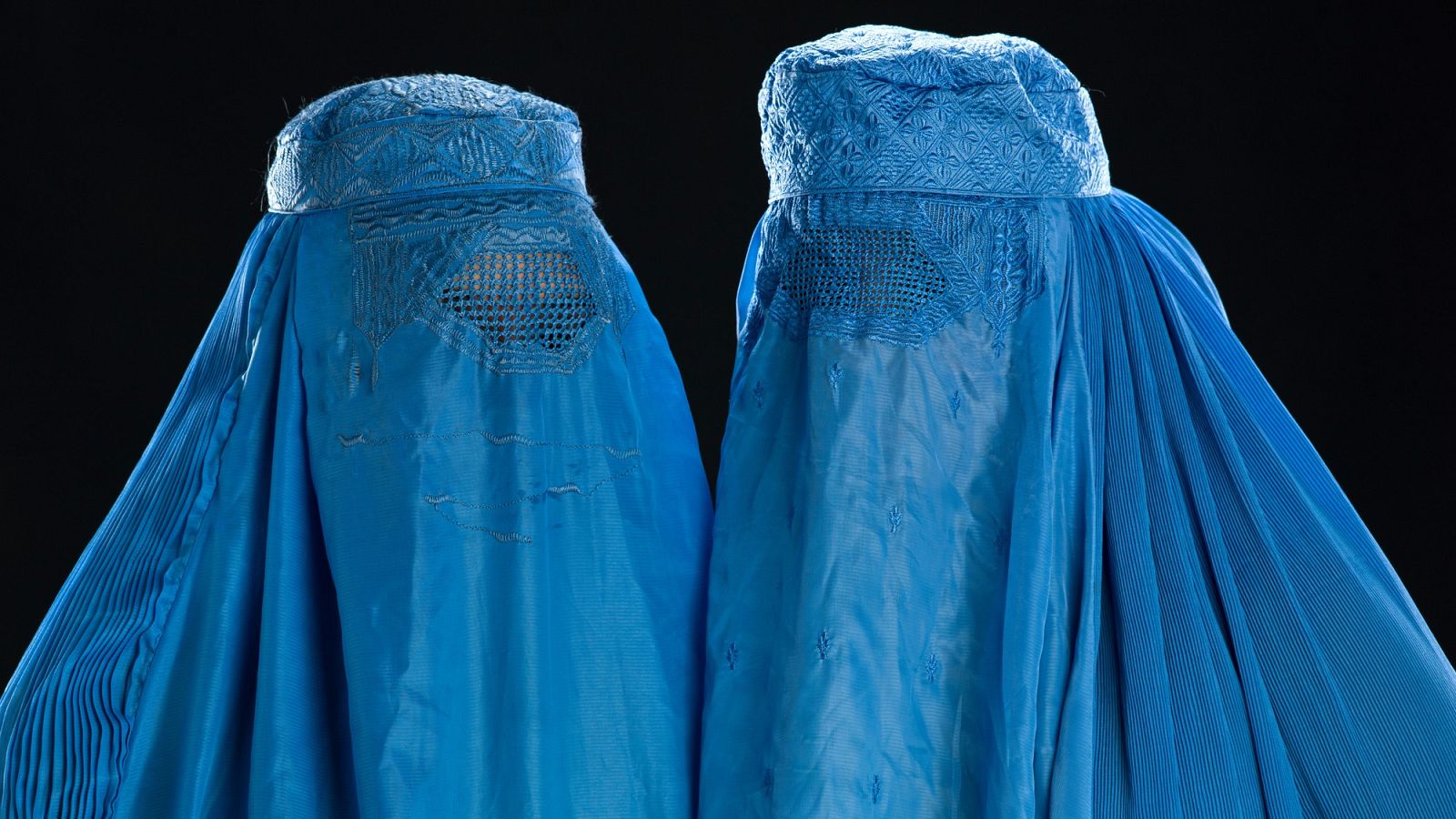 Las mujeres deben esconder su cuerpo, e incluso su rostro, de cualquier extraño con velos completos como el burka