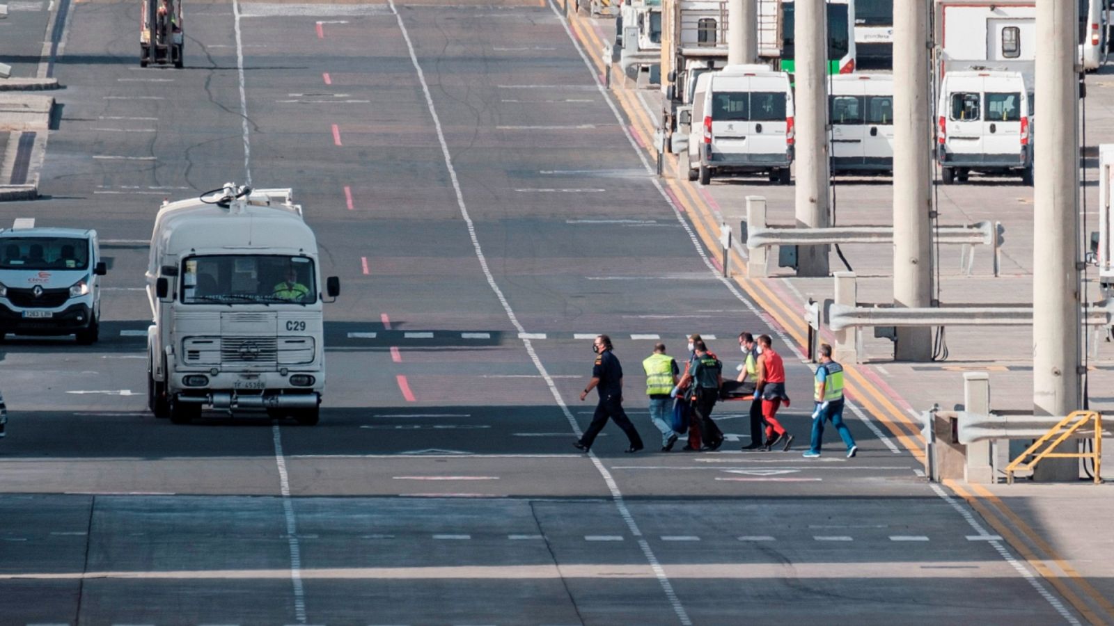 Al menos dos muertos y unos 40 desaparecidos tras volcar una lancha en Canarias