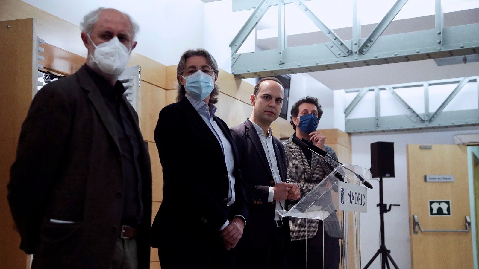 Los concejales que pretenden formar un grupo mixto. De izquierda a derecha: Luis Cueto, Marta Higueras, José Manuel Calvo y Felipe Llamas