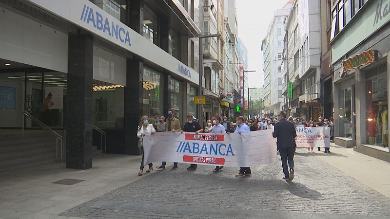 Protestas de veci�os e alcaldes que van quedar sen oficinas bancarias nos seus concellos