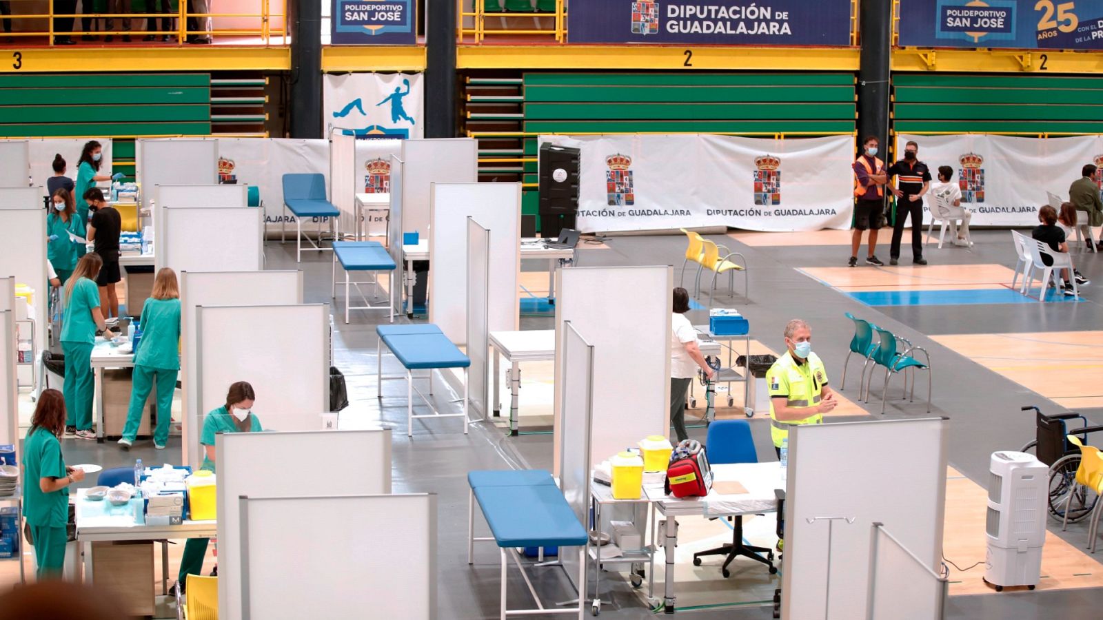 Centro de vacunación en Guadalajara, provincia donde empezó la campaña de la vacuna contra la COVID-19 en España