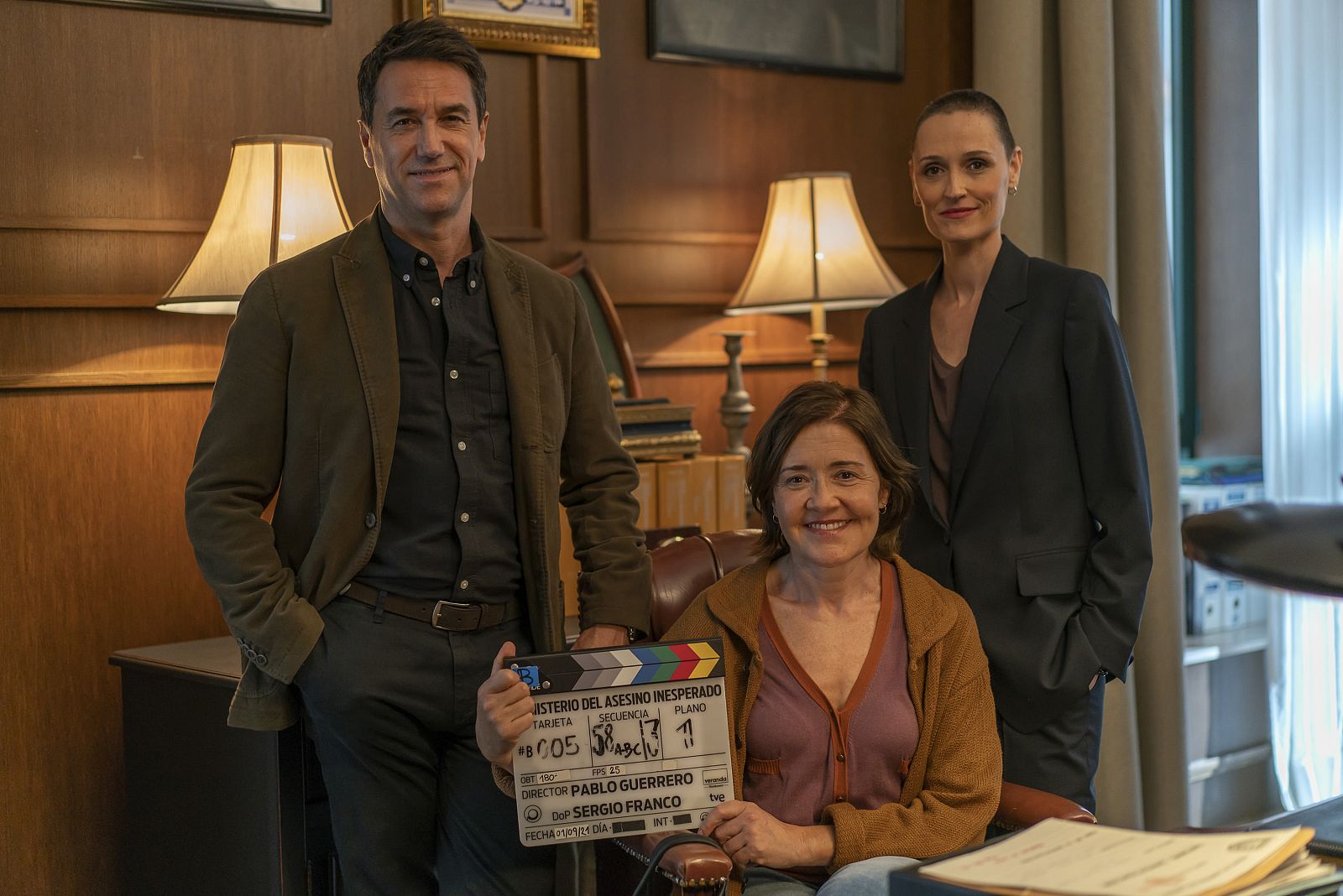 Oriol Tarrasón, María Pujalte y Laura Pamplona en el rodaje de 'Los misterios de Laura'