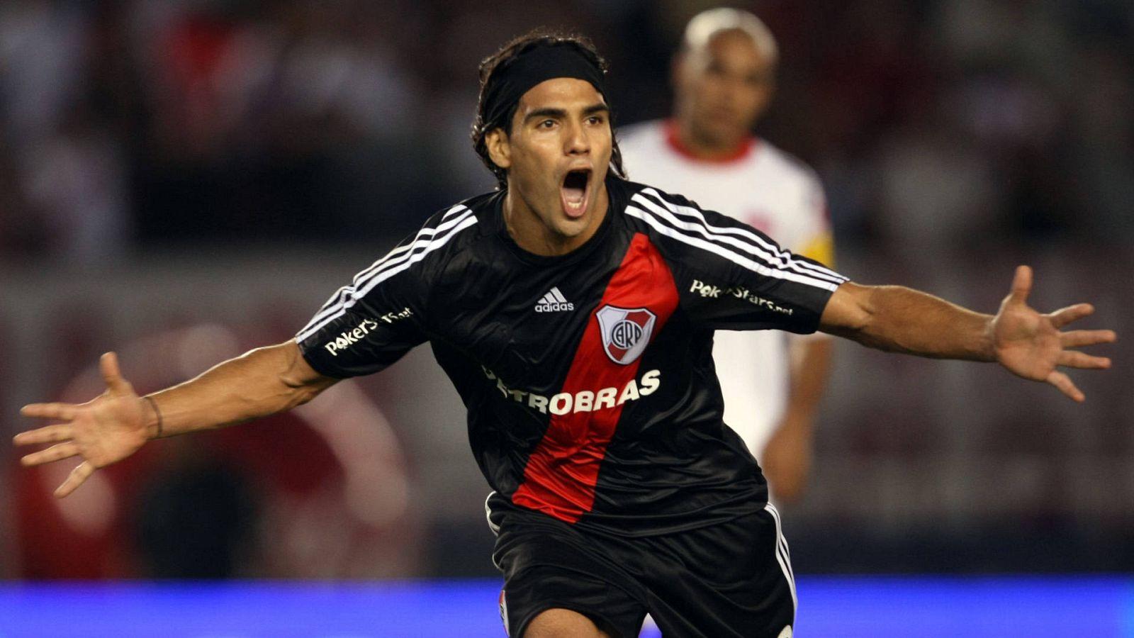 Falcao con River