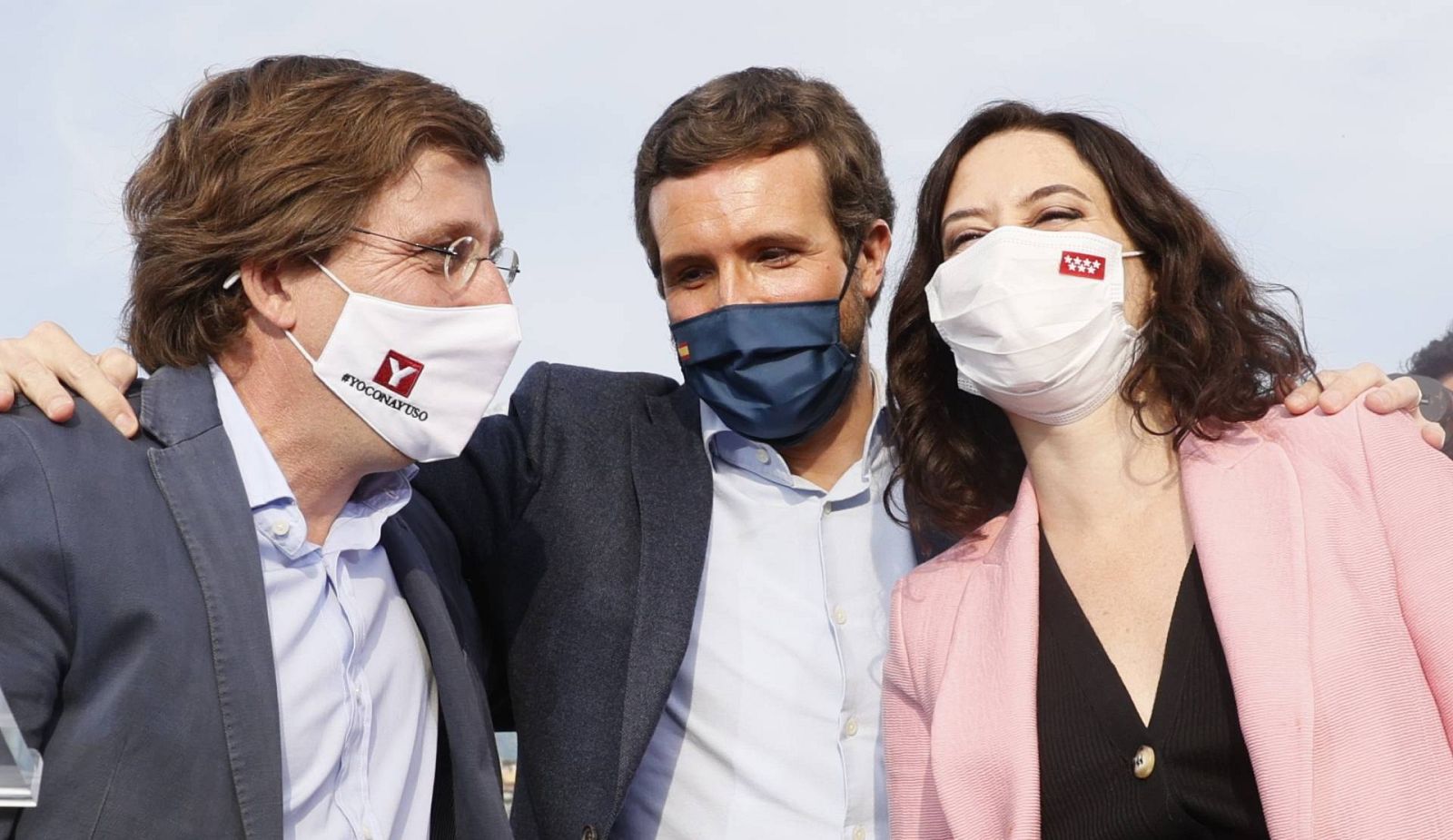 Martínez-Almeida, Casado y Ayuso, durante el cierre de campaña del 4-M