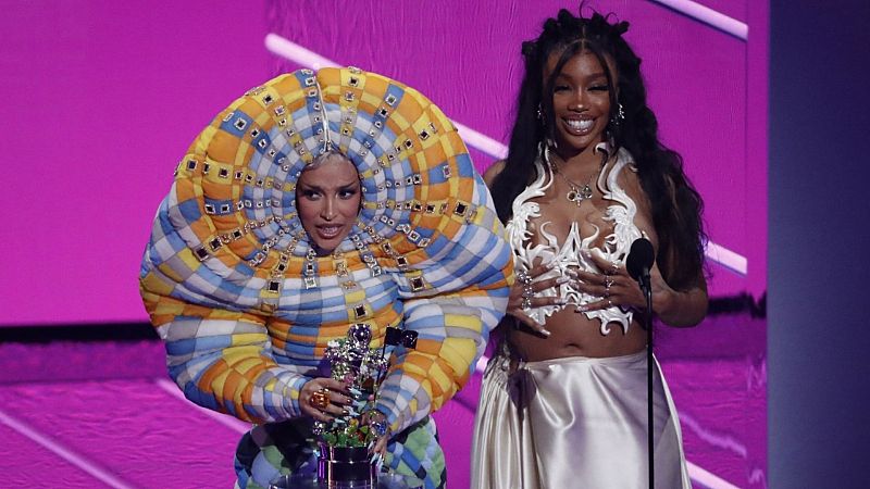 Lil Nas X y Billie Eilish triunfan en los MTV VMA 2021 y Rosalía no recoge su premio