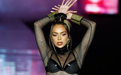 Bad Gyal se come la pasarela de Andrés Sardá, empoderada y divina
