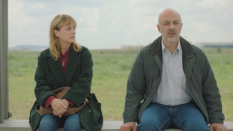 Emma Surez y Roberto Almo protagonizan 'Josefina', descubre aqu el triler de la pelcula
