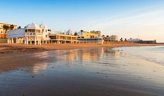 Escenarios de películas, para mascotas, naturistas... ¿cómo son las playas de España?