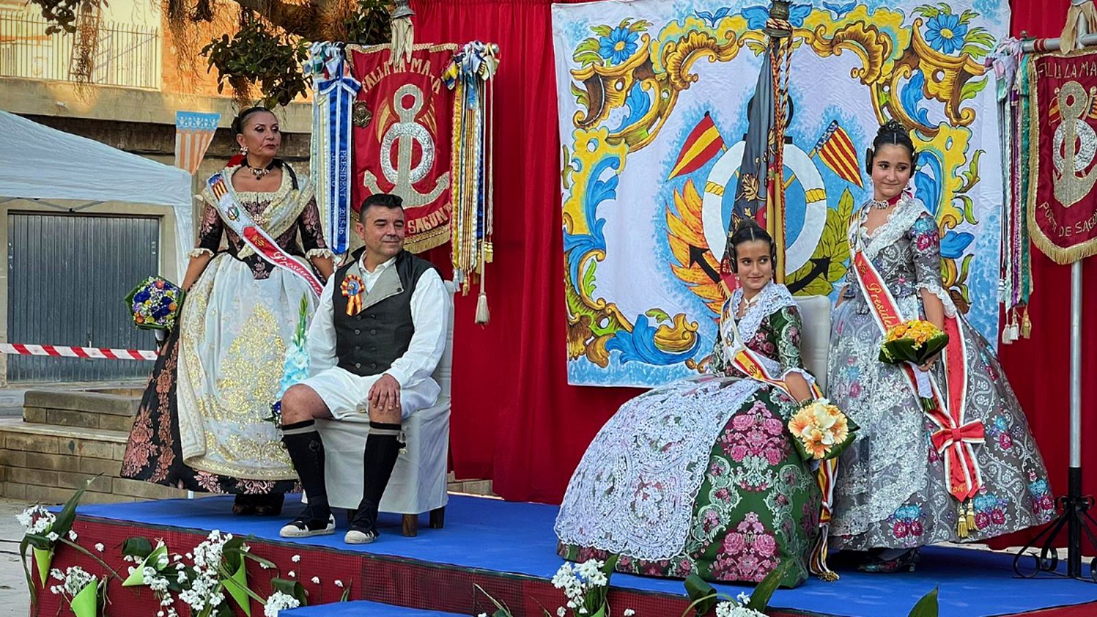 Fallero mayor en Sagunto foto de familia