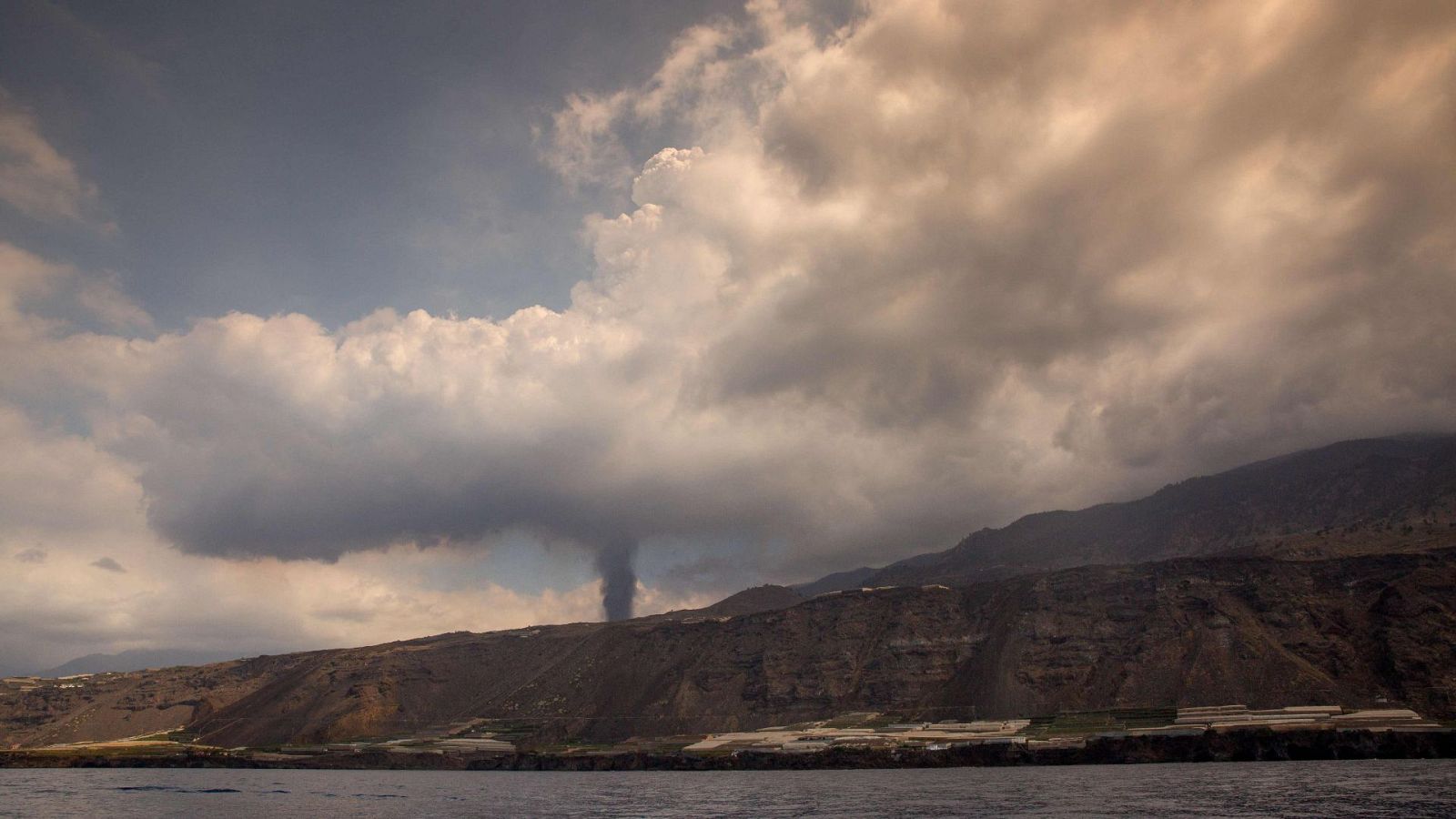 La erupción continúa en una fase más explosiva