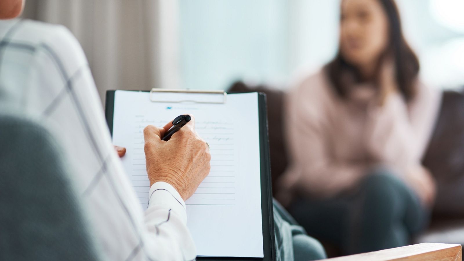 Una paciente acude a consulta con un psicólogo