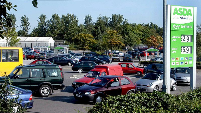 Los militares británicos comenzarán a distribuir gasolina "en un par de días" para intentar atajar su desabastecimiento