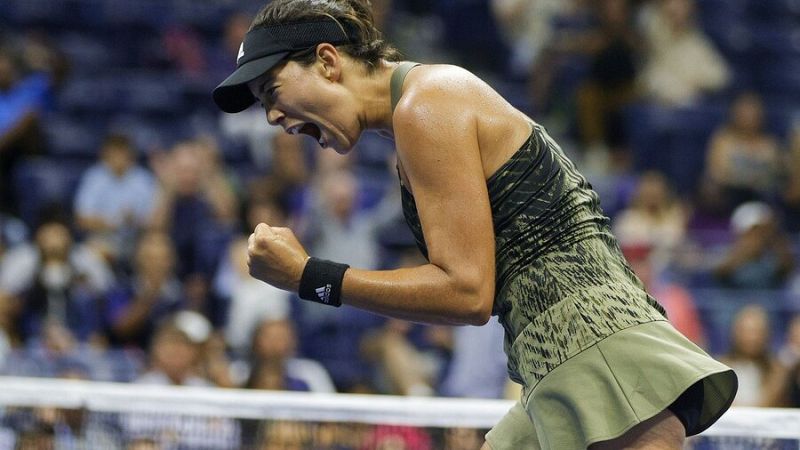 Muguruza remonta ante Jabeur y logra el título en Chicago