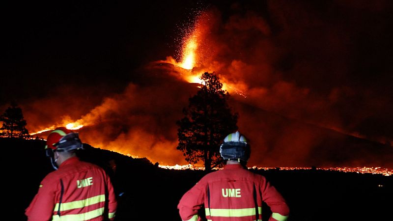 El cono principal del volcán de La Palma se derrumba parcialmente y aumenta el caudal de lava