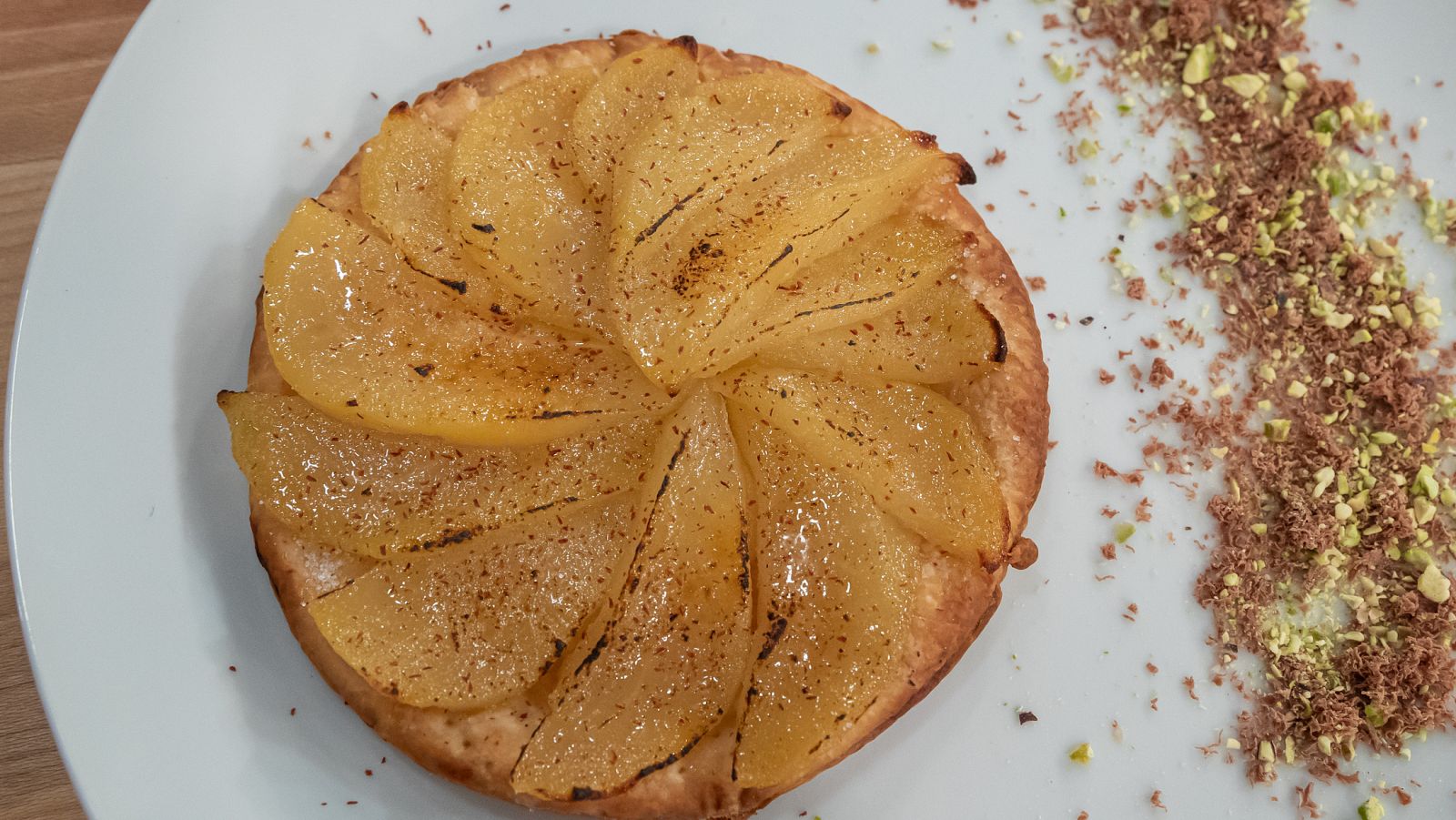 Receta de Tarta de pera con helado de aceite de oliva de Juanma Castaño