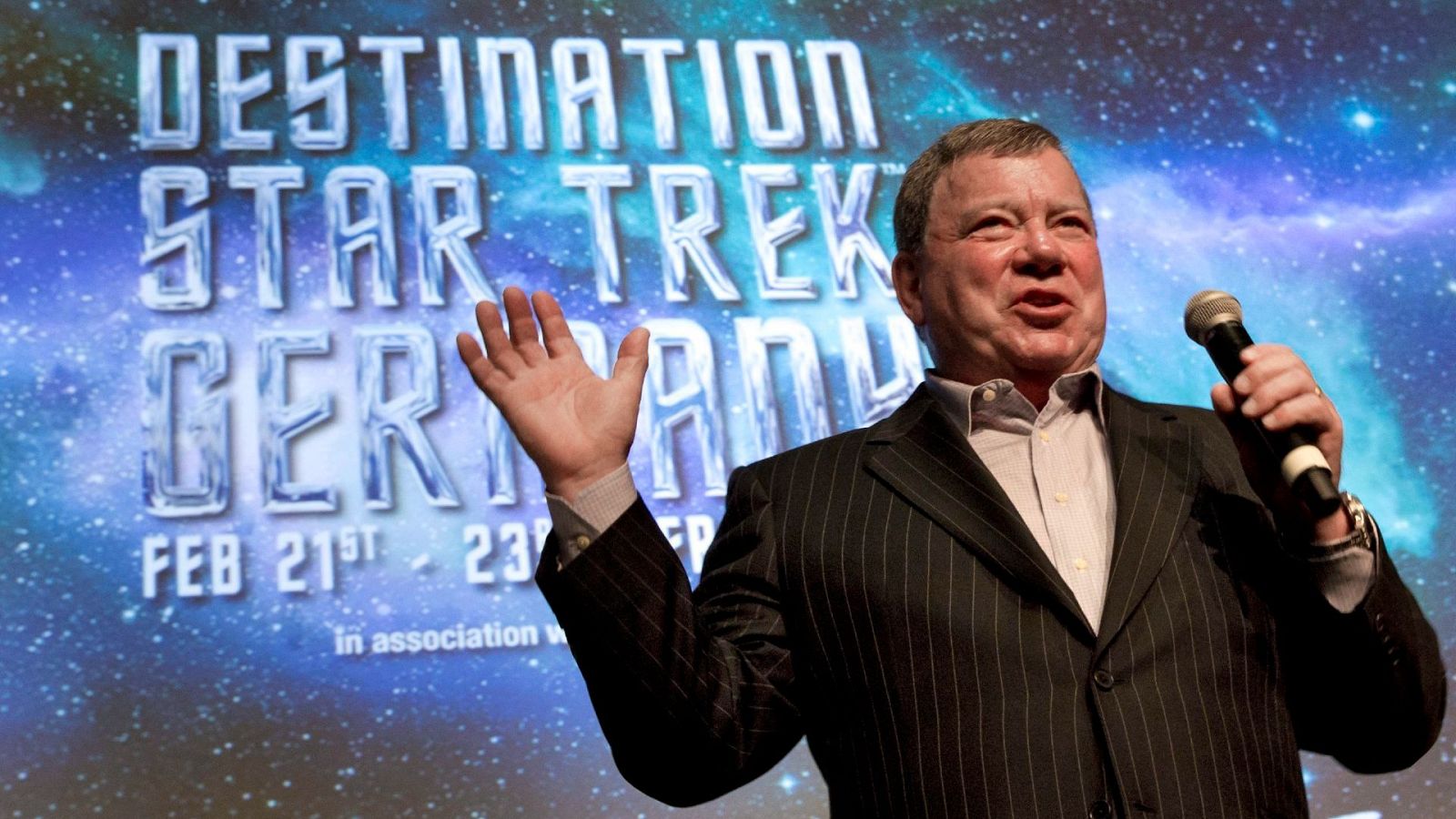 El vuelo en el viajará William Shatner transportará a cuatro tripulantes
