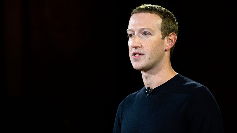 Una empleada de Facebook acusa a la compañía de ocultar información vital al público y al Gobierno