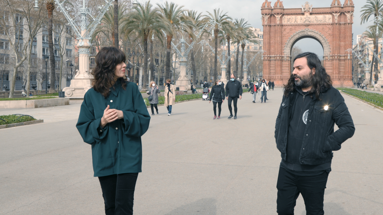 La Flora Saura conversa amb en Xavi Forné sobre els inicis de músic i dissenyador de cartells o portades