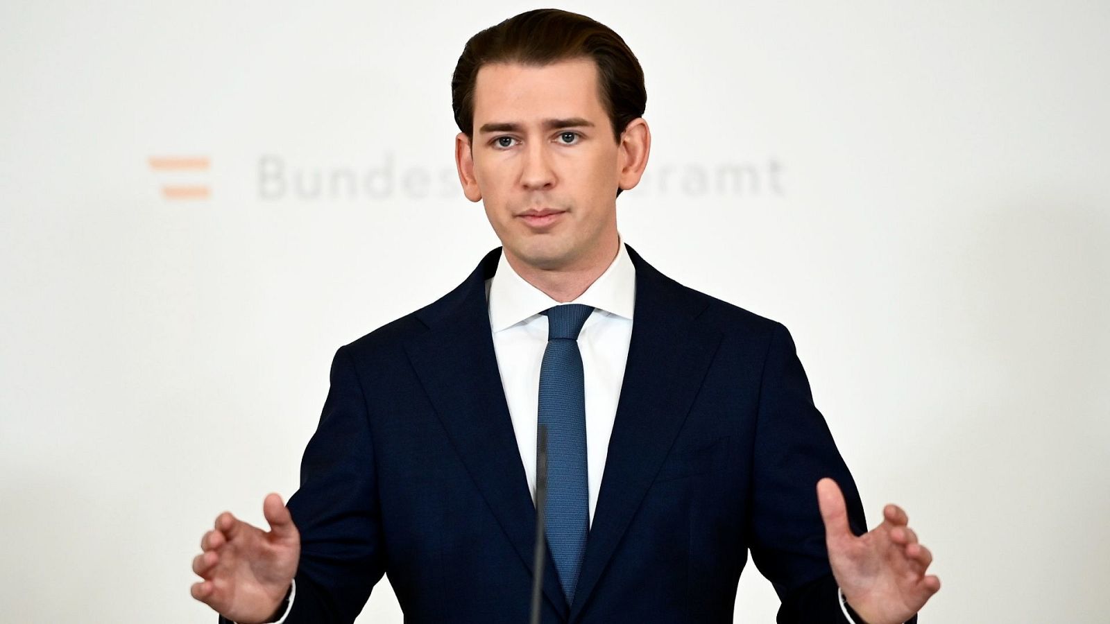 El canciller austríaco, Sebastian Kurz, anuncia su dimisión