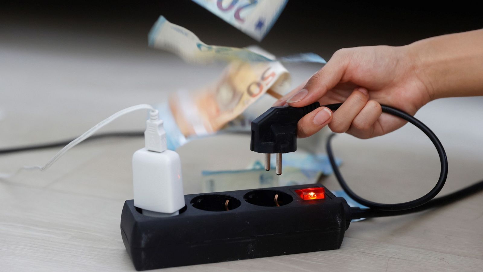 El precio de la electricidad se mantiene