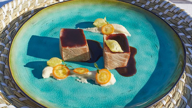 Receta de atn con su demiglace con pur de apionabo y clavo