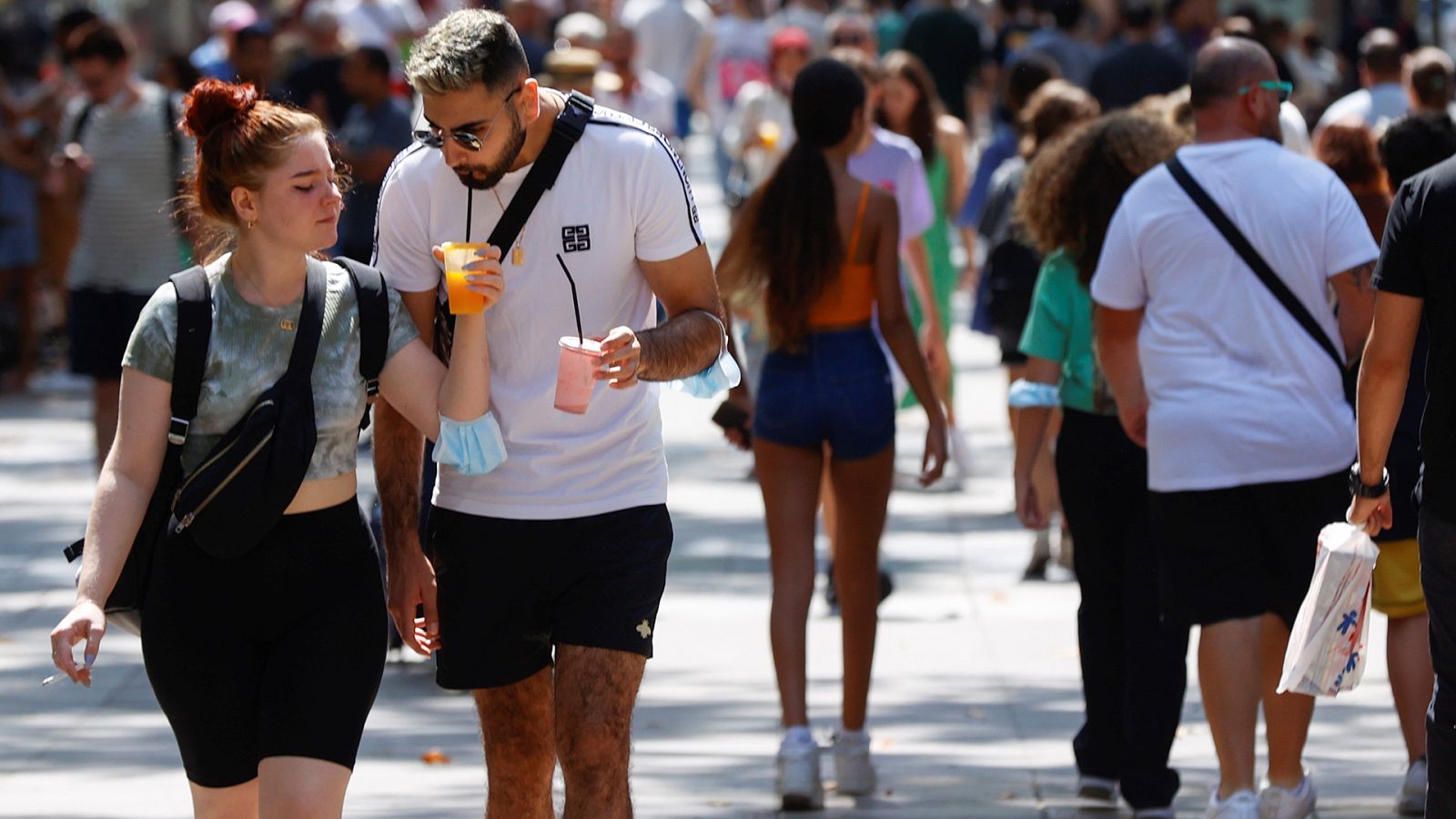 Cataluña recupera los aforos al 100 % en cultura, deporte y bares desde el viernes
