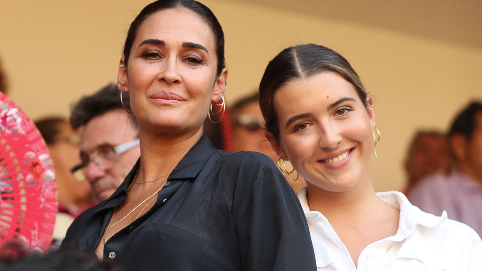 La diseñadora Vicky Martín Berrocal junto a su hija Alba Díaz Martín