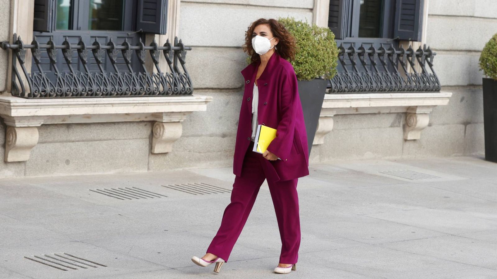 La ministra de Hacienda, María Jesús Montero, acude a entregar el anteproyecto de ley de los presupuestos de 2022 al Congreso de los Diputados