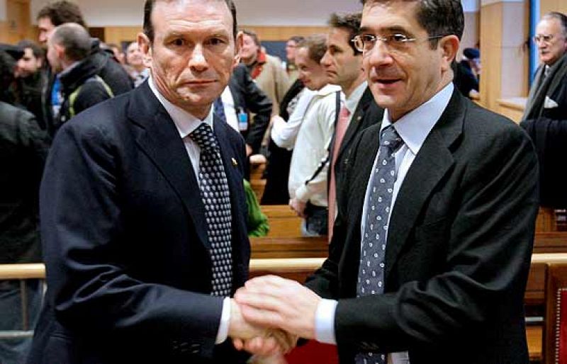 Archivada la causa contra Ibarretxe y Patxi López por reunirse con Batasuna durante la tregua