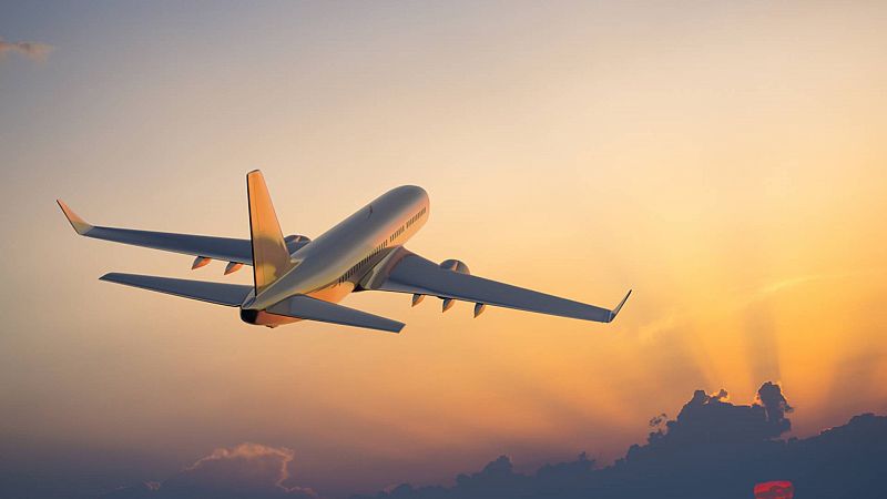 Los mejores consejos para viajar en avin: Cmo ahorrar y qu comer 