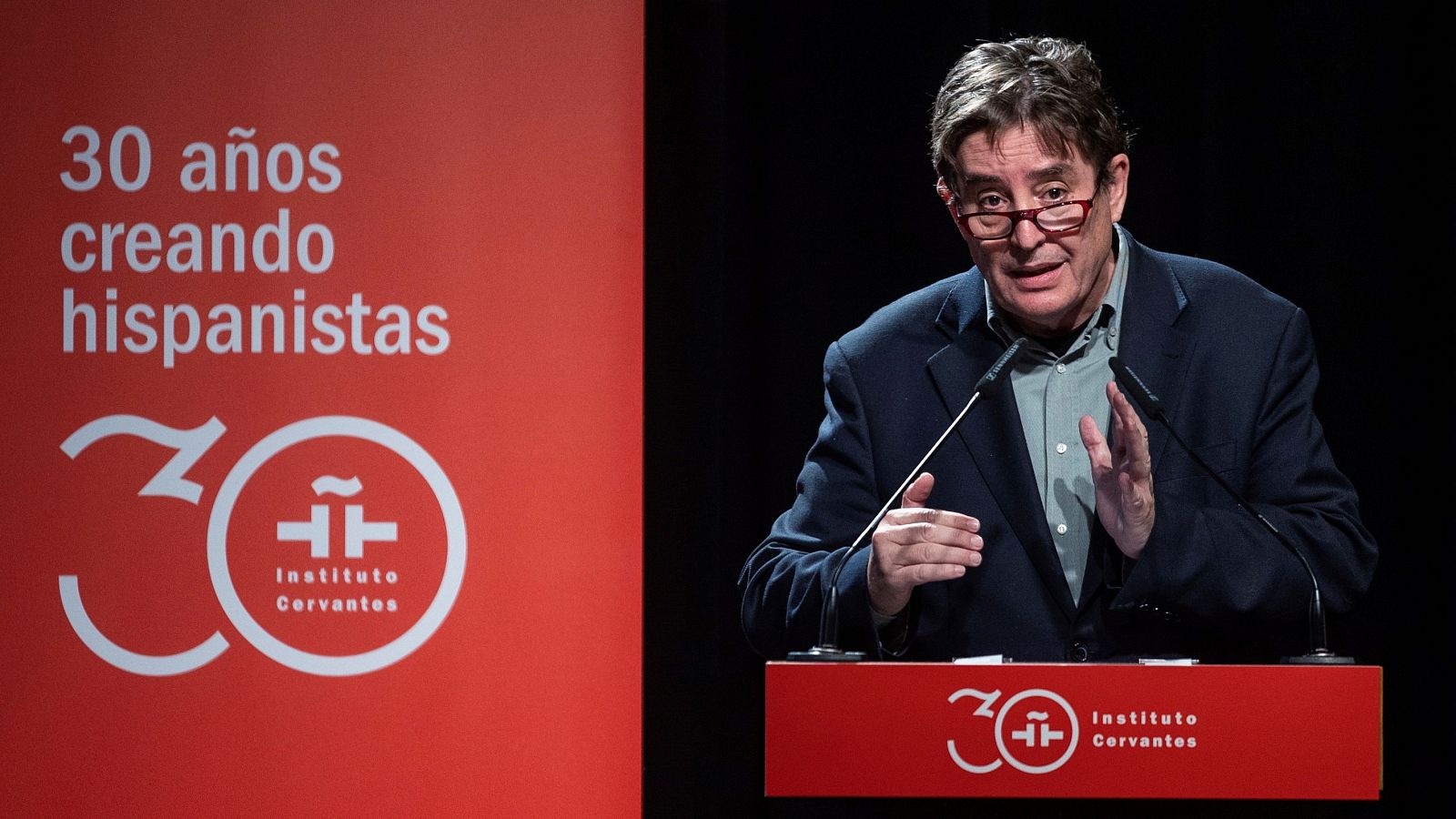 El director del Instituto Cervantes, Luis García Montero, en la presentación del anuario 'El español en el mundo 2021'.