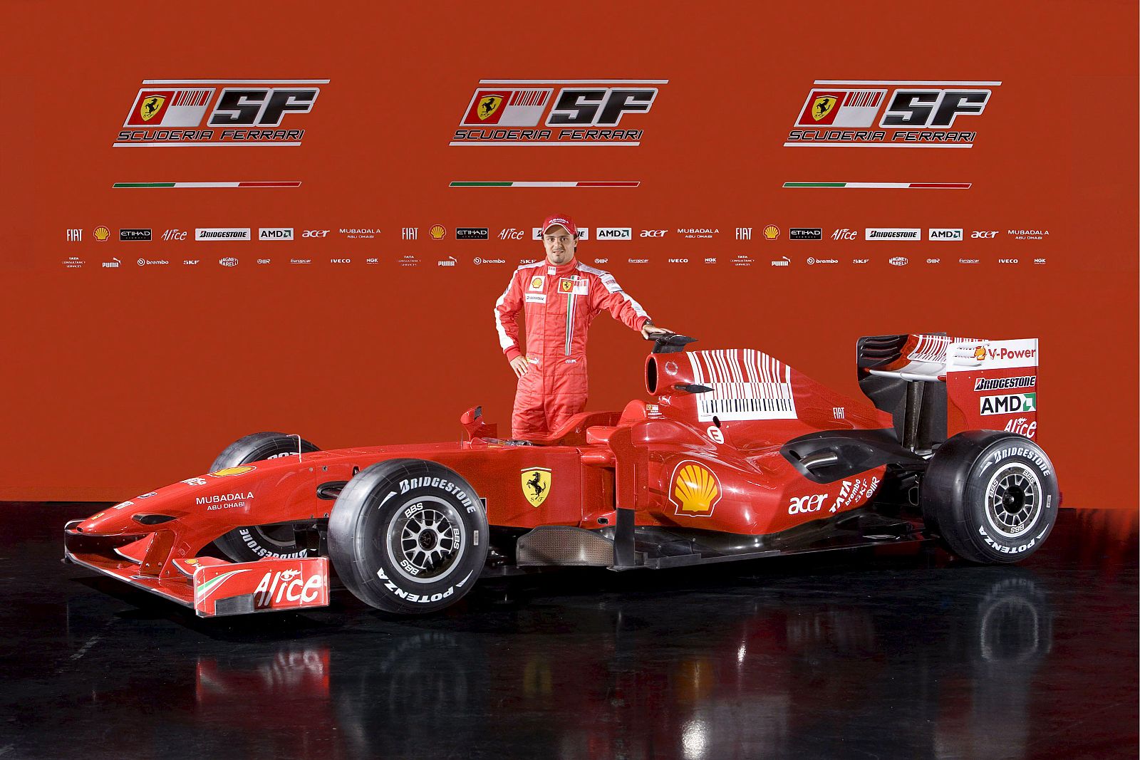 KIMI RAIKKONEN PRESENTA EL NUEVO MONOPLAZA FERRARI F60