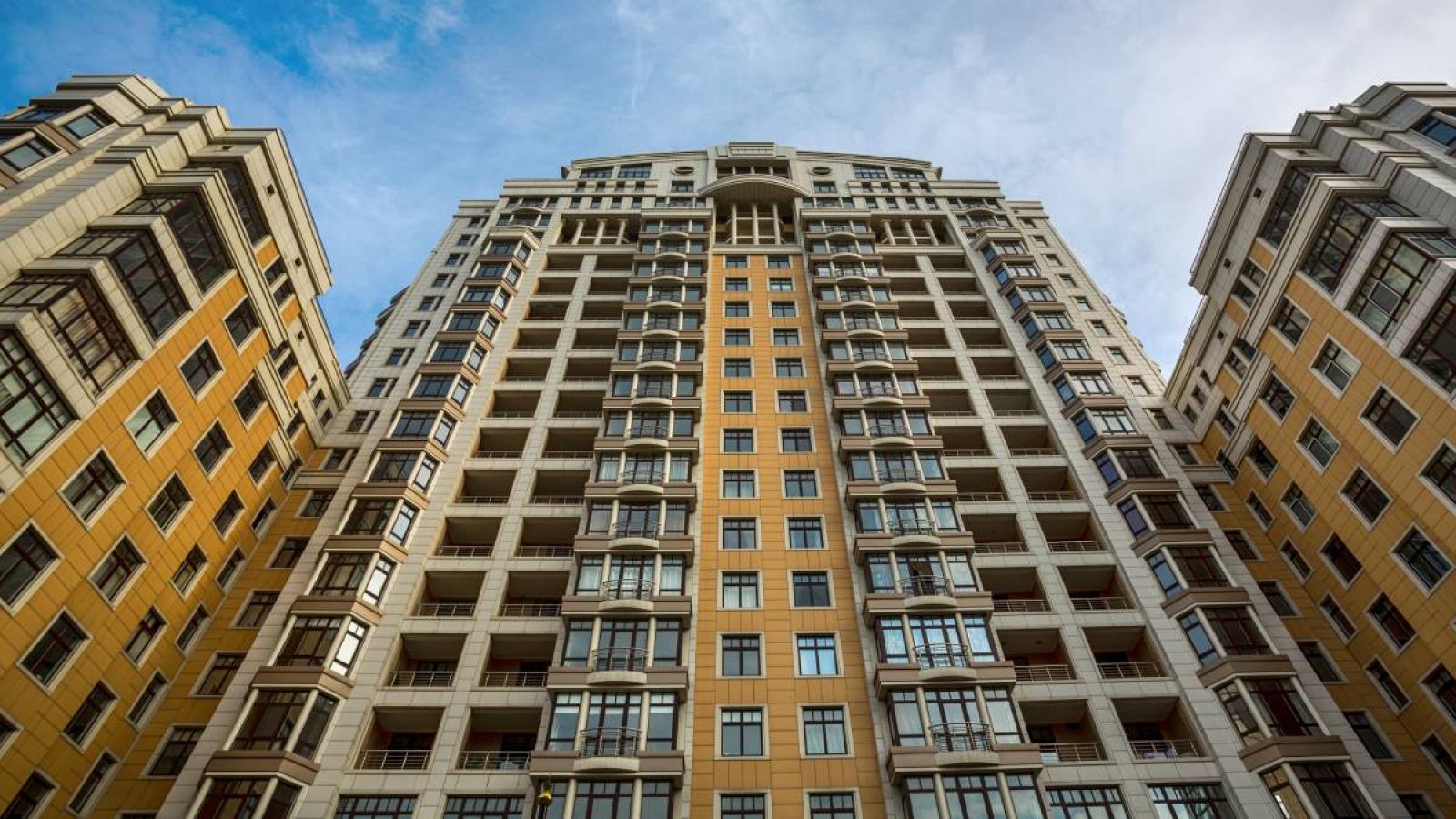 Vista de un bloque de edificios. 