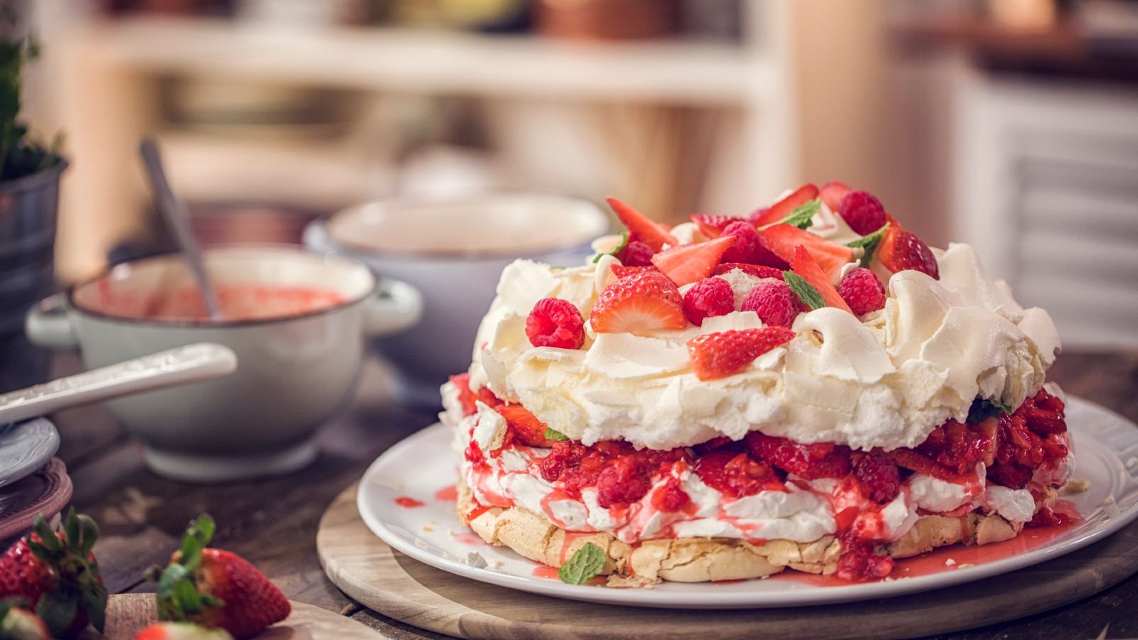 La tarta Pavlova es tan bonita que da hasta pena comerla.