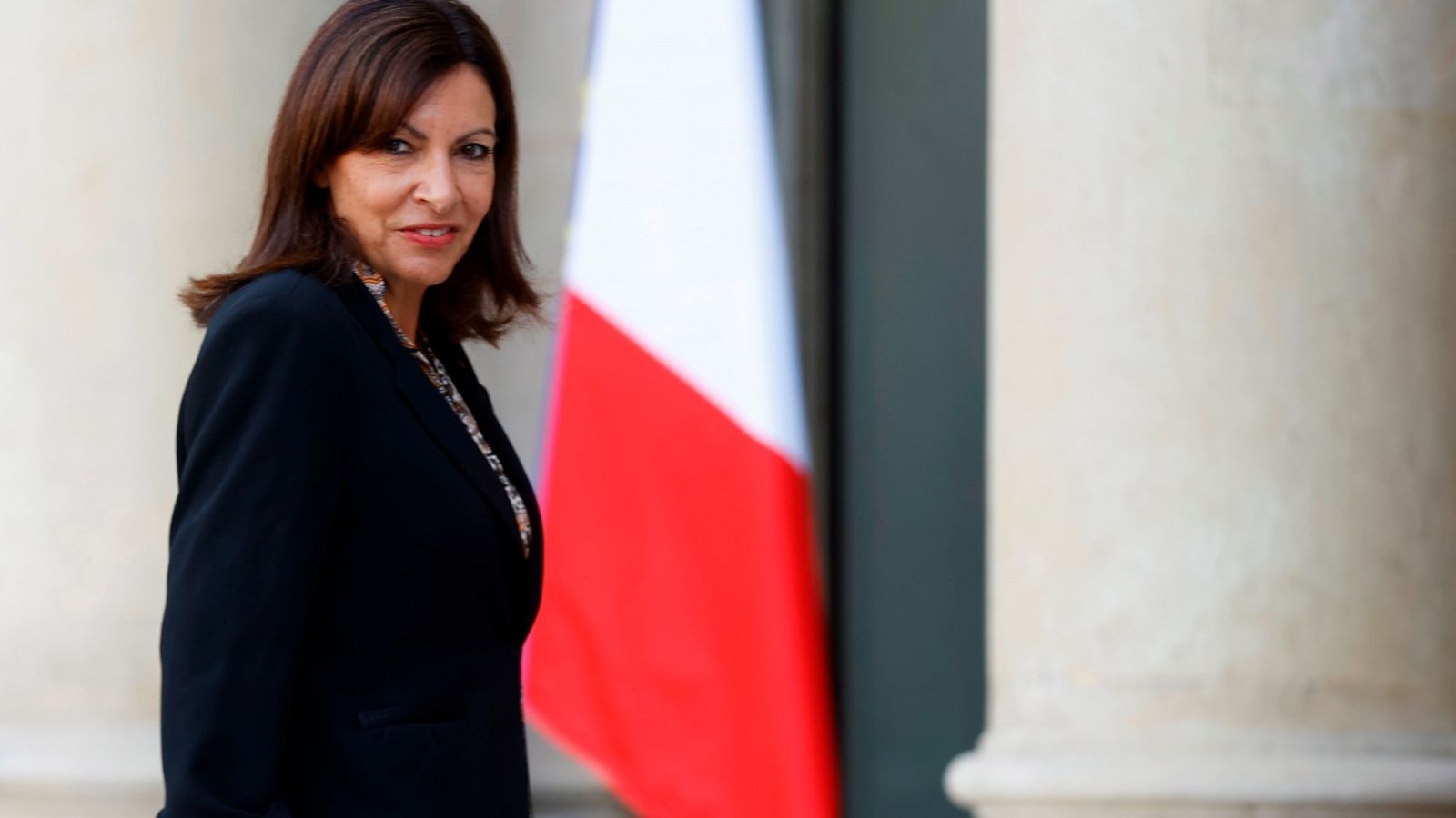 Imagen del 13 de septiembre de 2021 de la alcaldesa de París, Anne Hidalgo, llegando al Palacio del Elíseo.