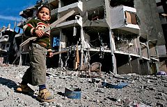 Israel cerca Gaza con sus tanques