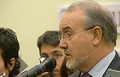 Solbes avanza que el déficit público superó el 3% del PIB en 2008 y que en 2009 será mayor