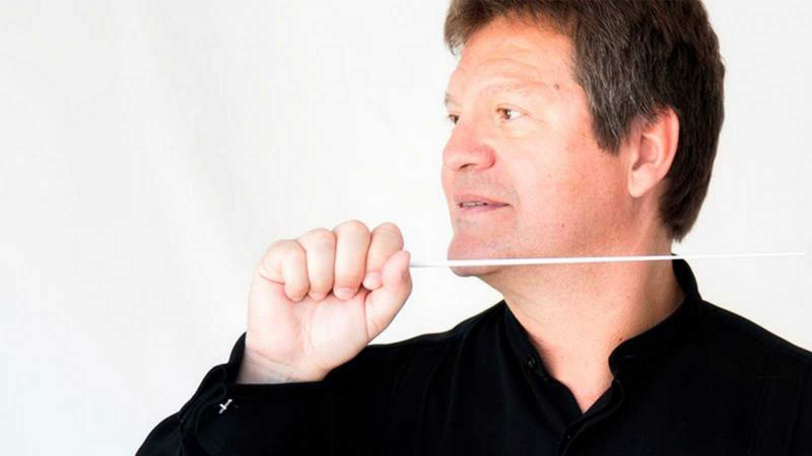 El maestro Manuel Hernández-Silva