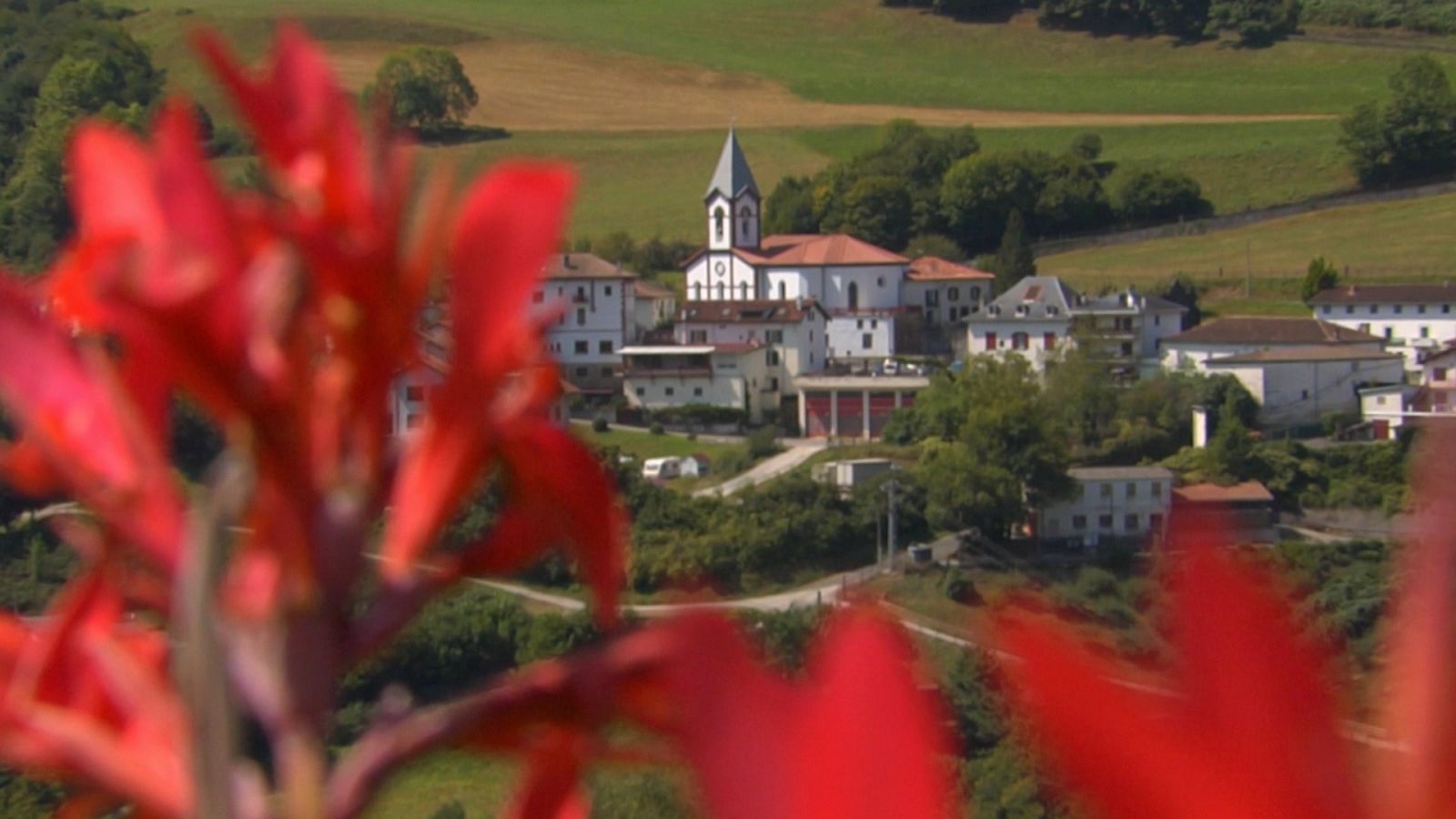 Vista general de Valcarlos desde el lado francés.
