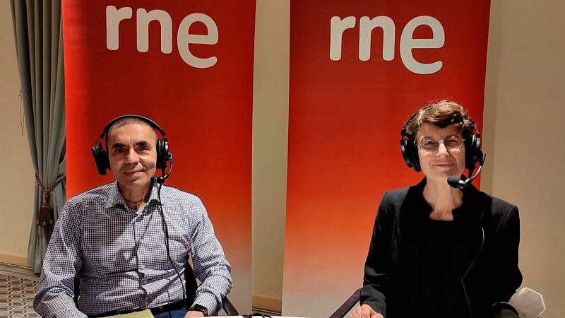 Los fundadores de BioNTech no descartan una única vacuna contra la COVID, la gripe y otros virus