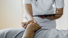 La eutanasia en España, cuatro meses después: "trabas" en algunas comunidades y opacidad en todas