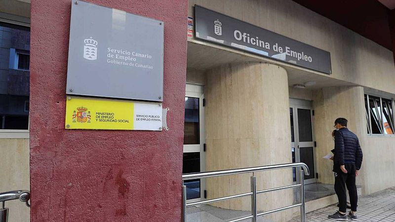 El número de parados cae por primera vez en octubre y marca récord de afiliación