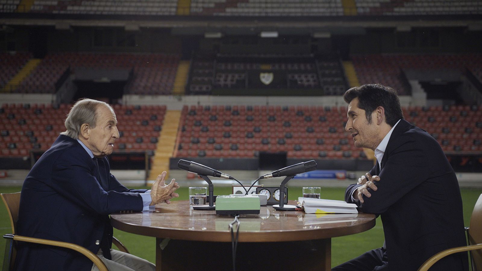 La matemática del espejo - José María García y Carlos del Amor