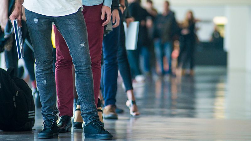 ¿Qué dos ayudas puedes pedir si eres parado de larga duración?