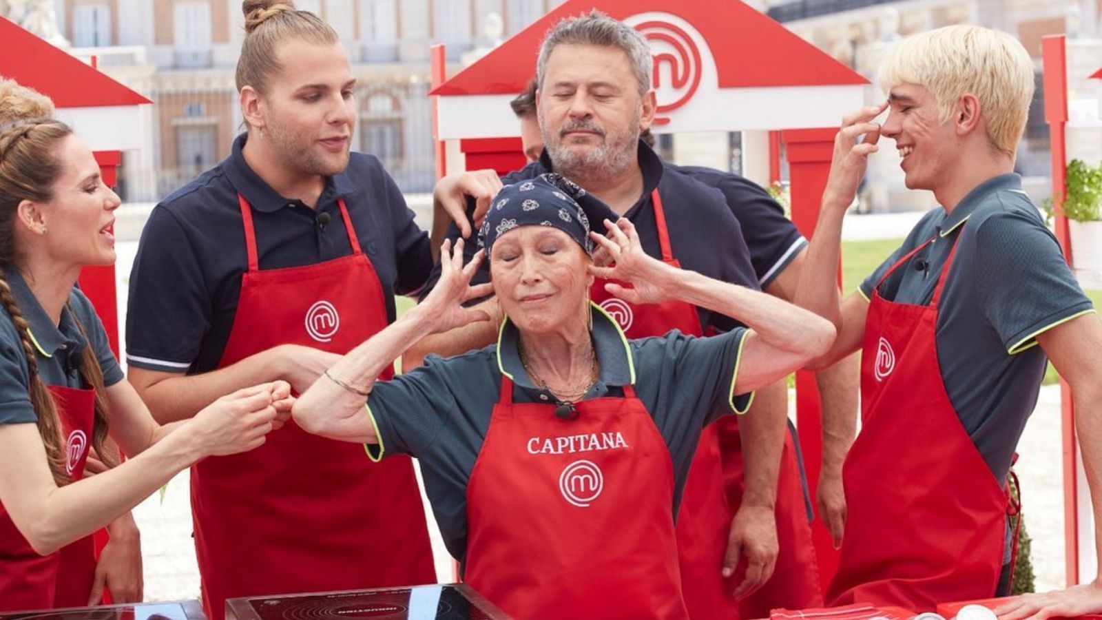 Verónica Forqué junto a sus compañeros de 'MasterChef'