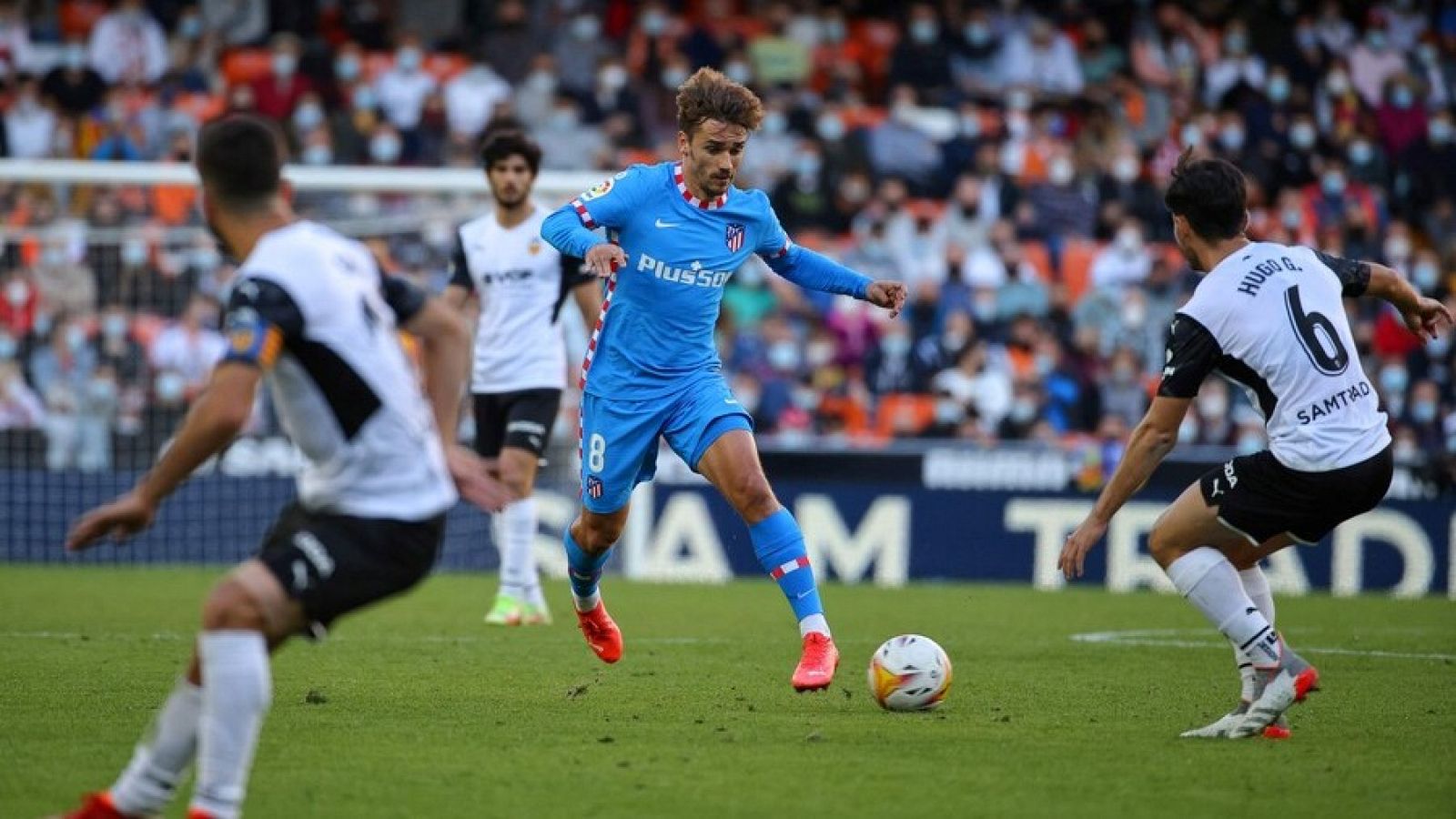 El Valencia rasca un empate ante el Atlético en el descuento