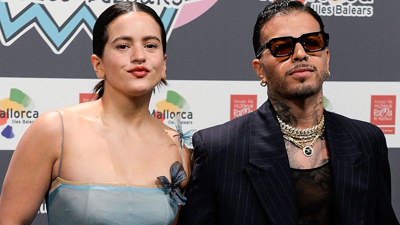El beso de Rosalía y Rauw Alejandro infarta las redes sociales