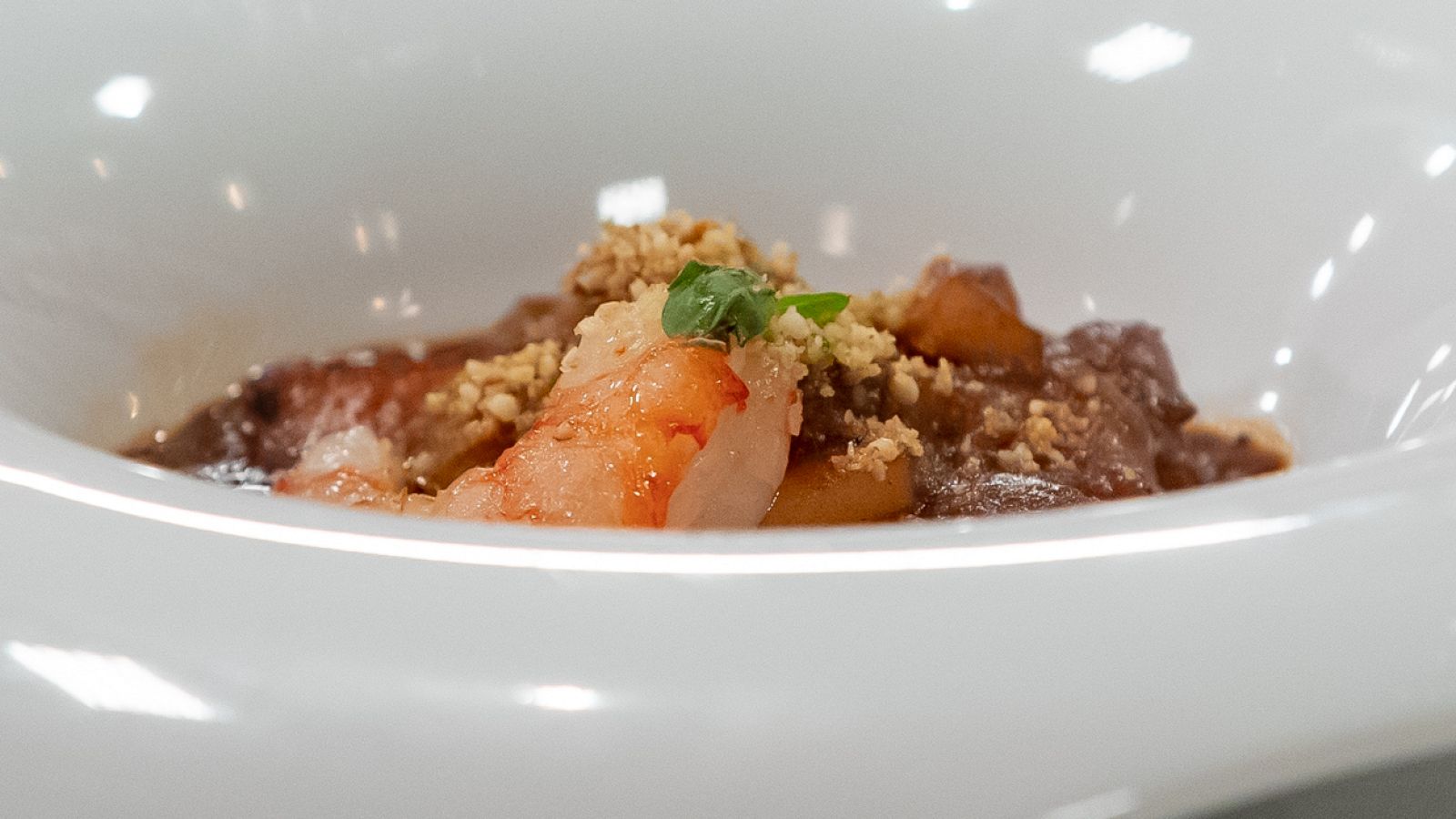 Receta de patatas guisadas con pollo y sepia de Verónica Forqué