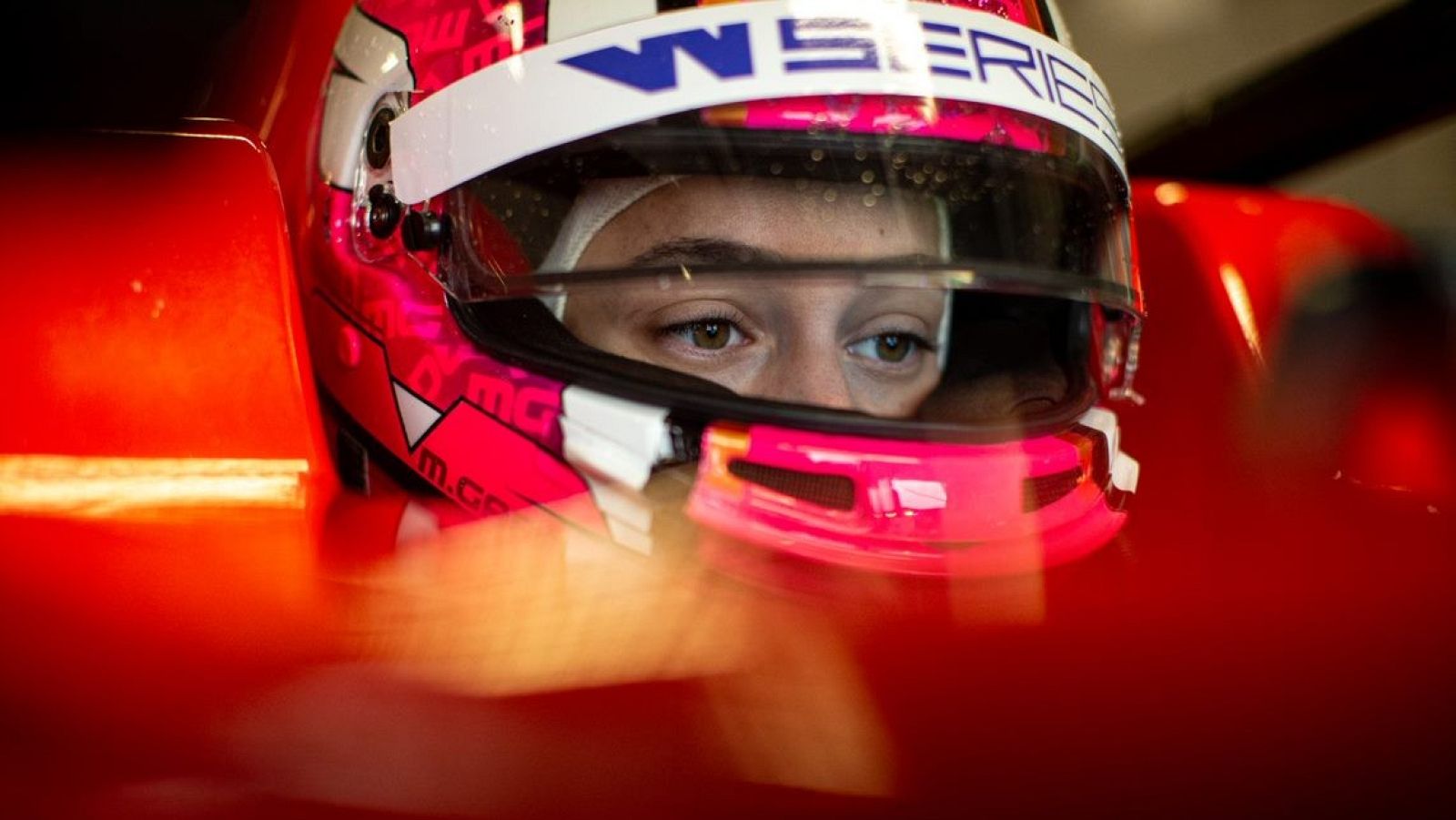 Marta García con casco antes de competir